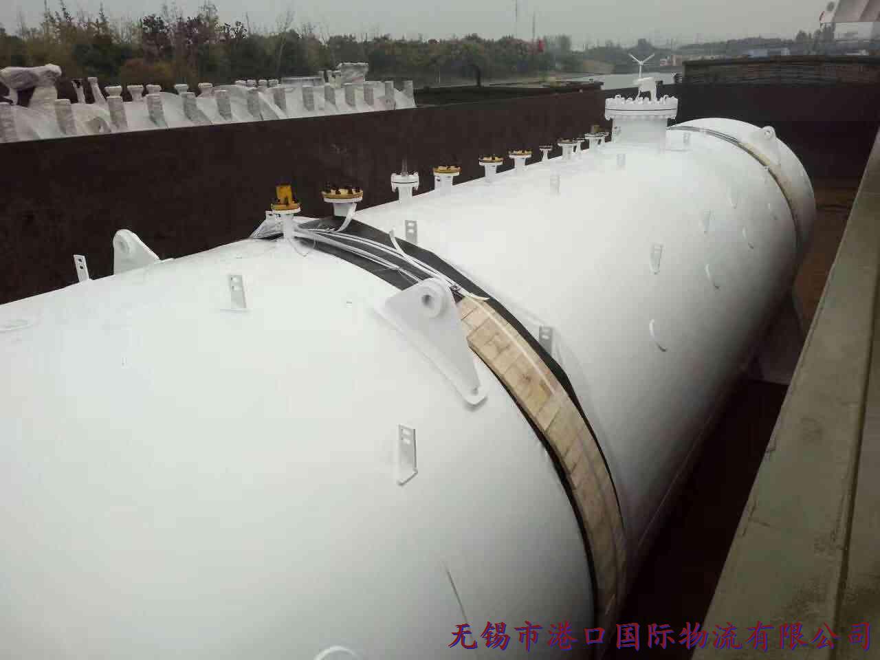 大型甲板罐運輸裝船完成